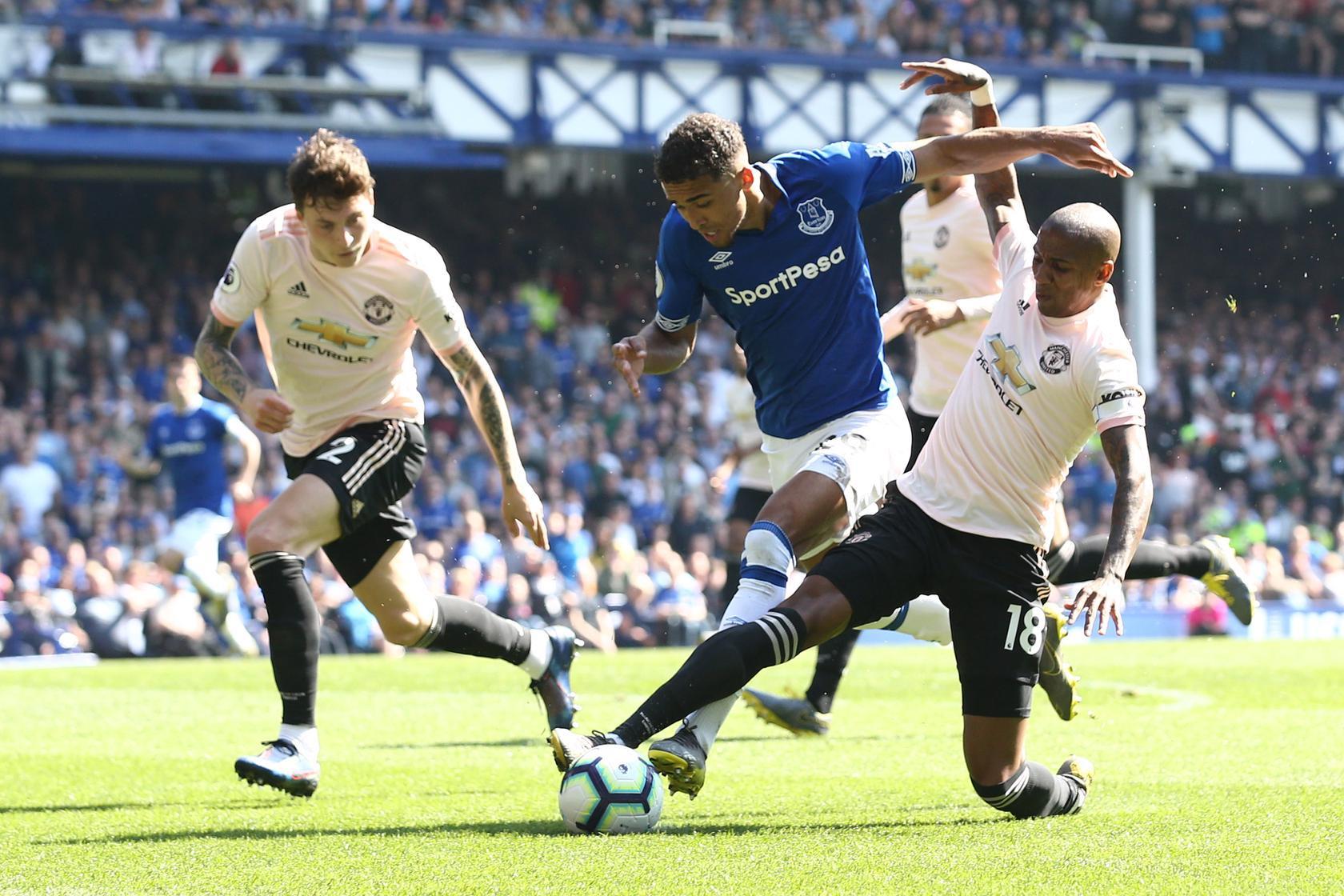 Everton 4 United 0