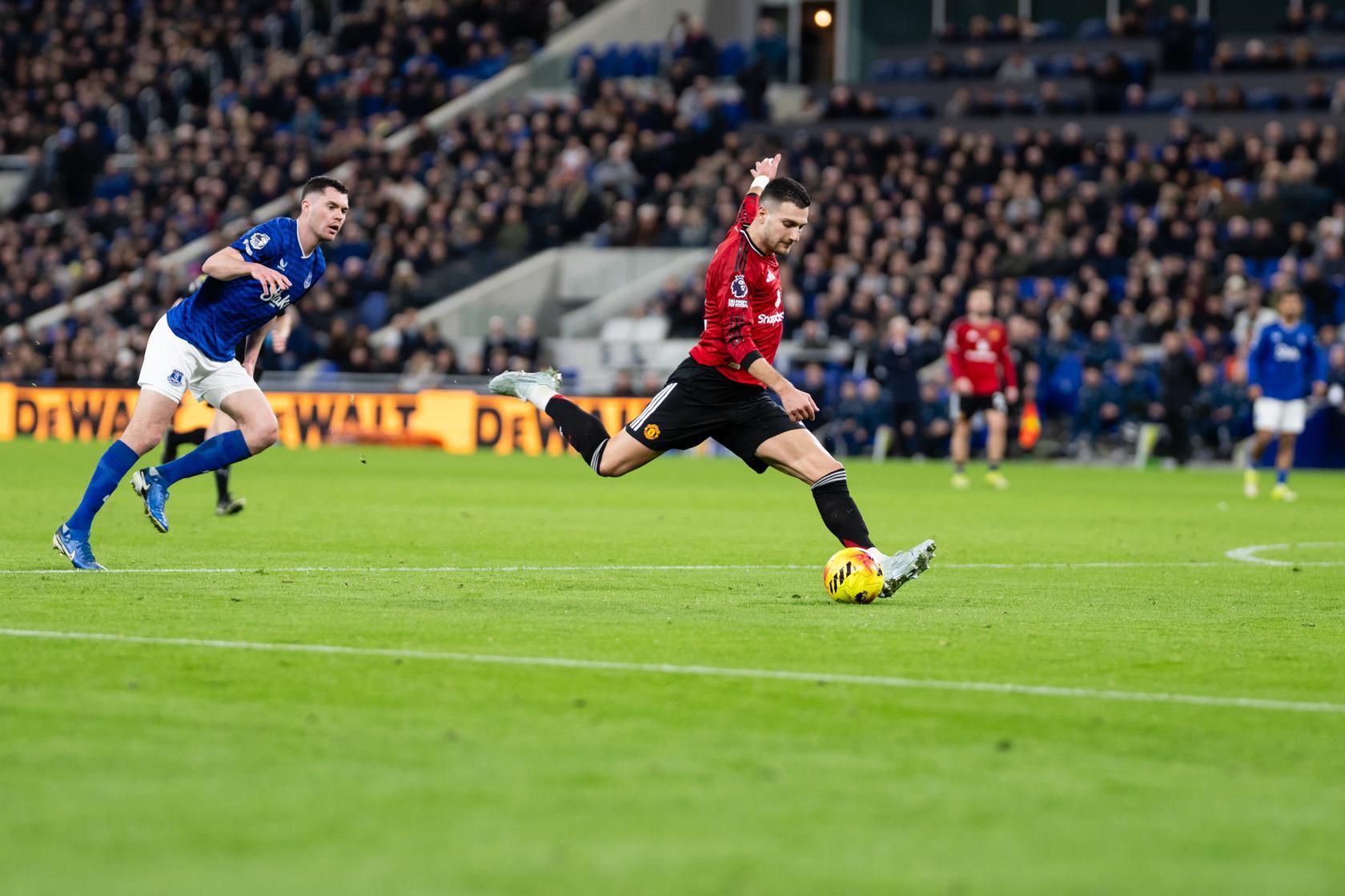 Dalot tests Pickford