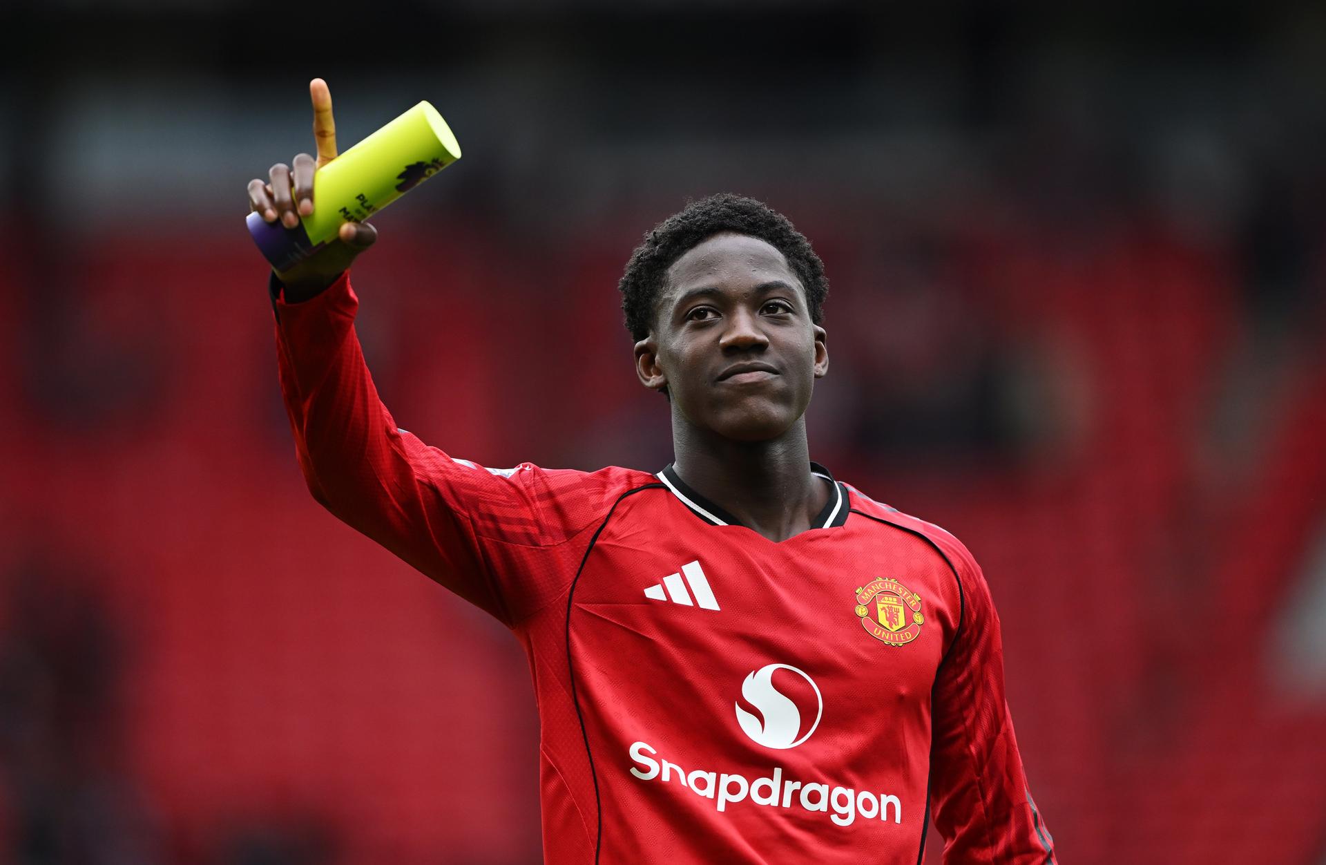How does Kobbie Mainoo celebrate a win?