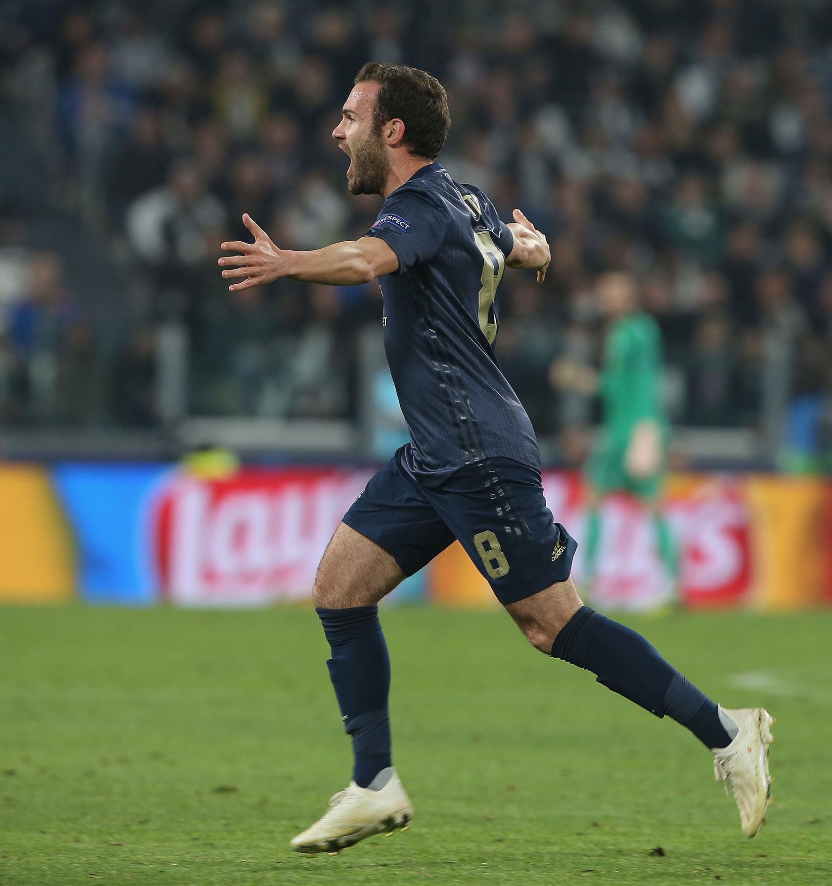 Mata's spectacular free-kick